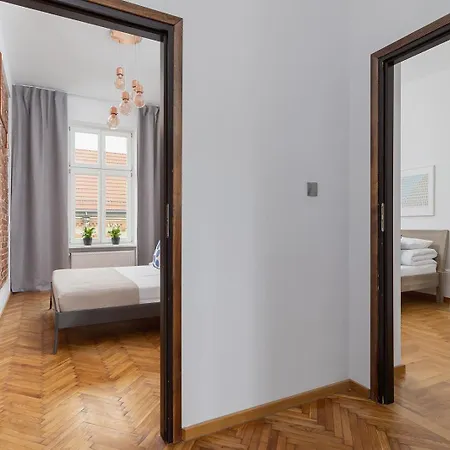 Entire In Krakow, Poland Апартаменты